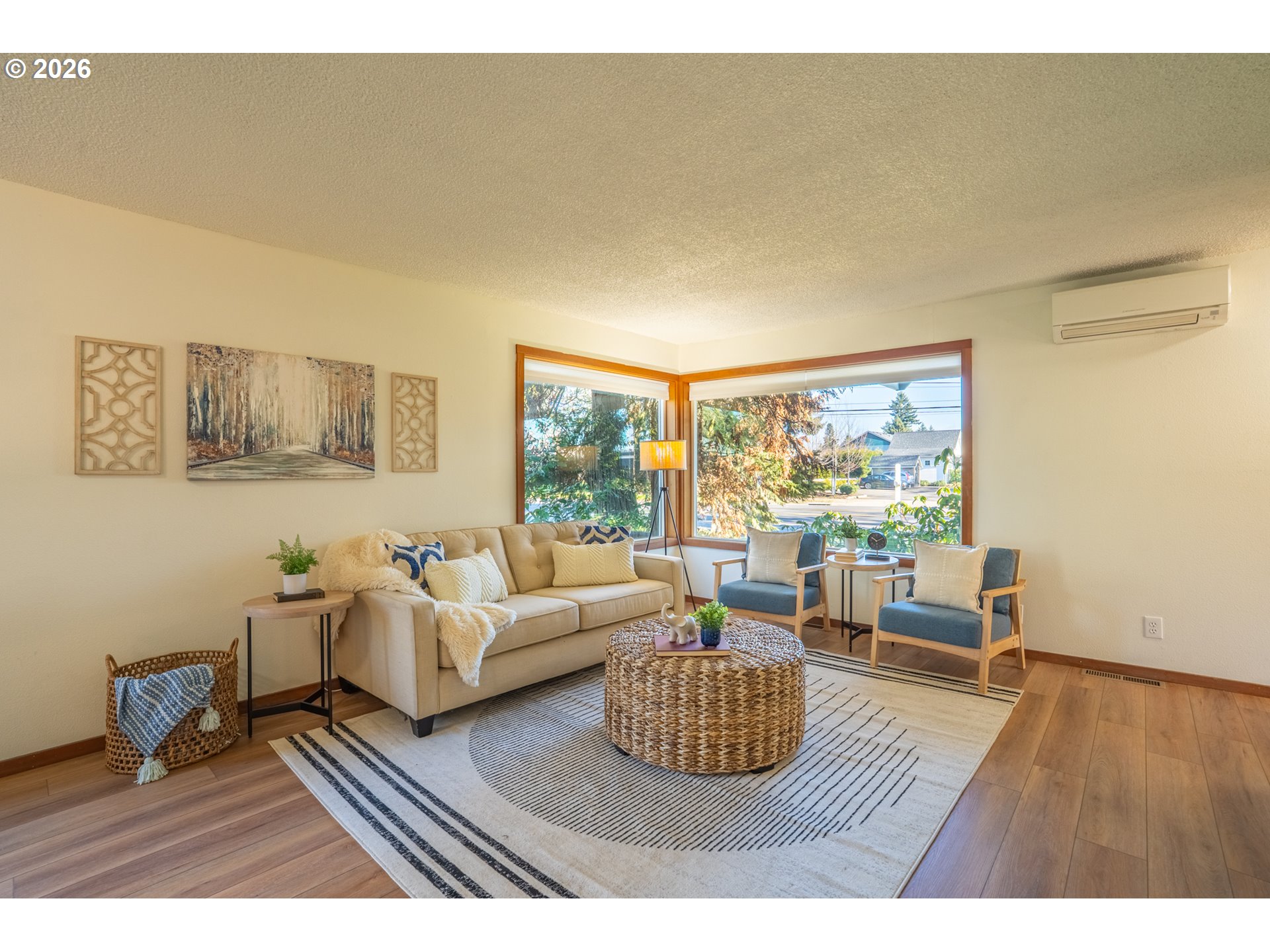 1708 River Road Eugene, OR 97404 - Photo 12 of 44 Living Room