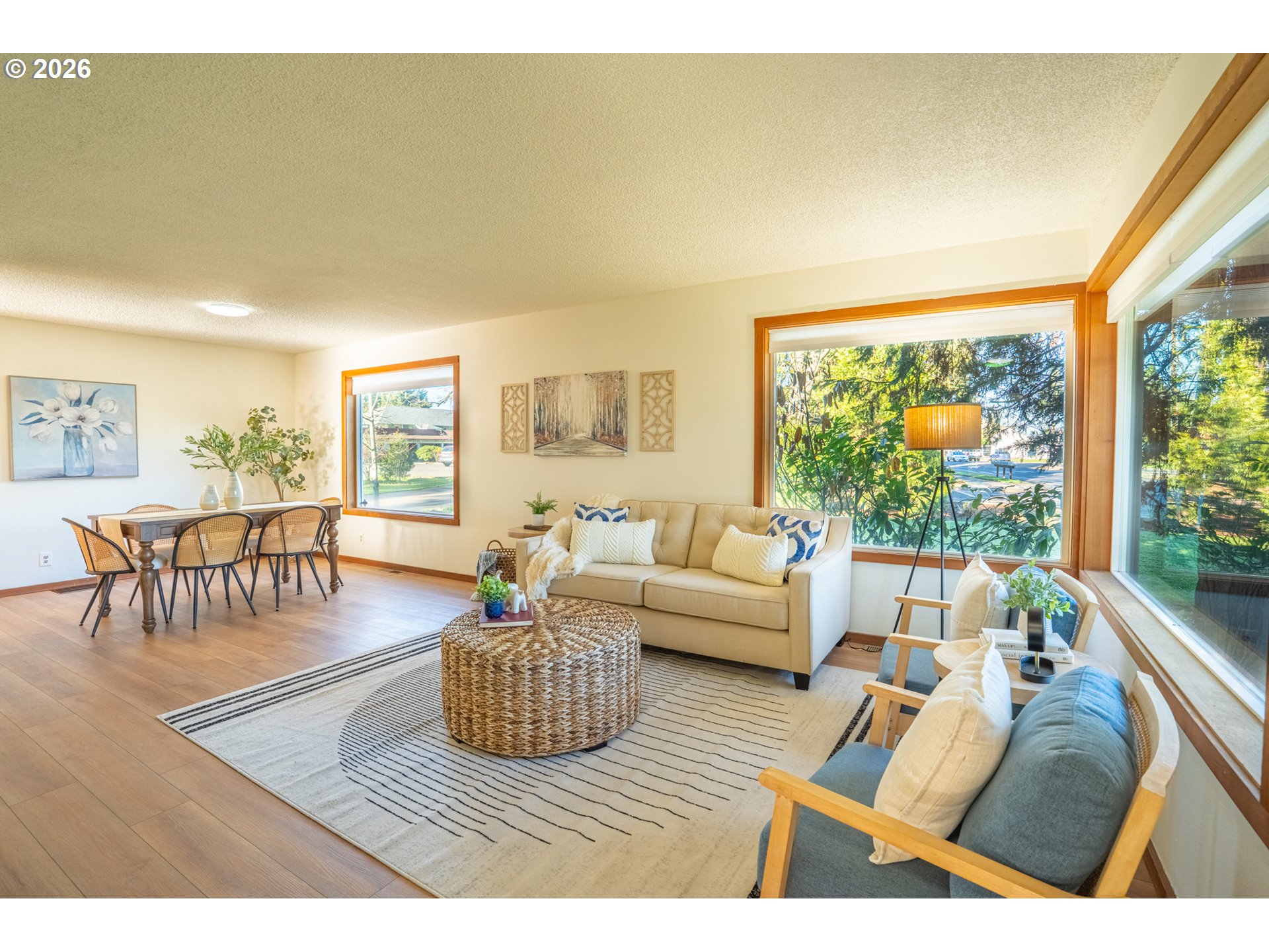 1708 River Road Eugene, OR 97404 - Photo 13 of 44 Living Room/Dining Room