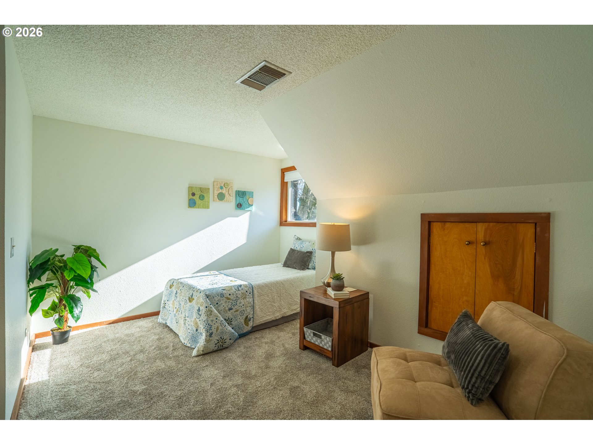 1708 River Road Eugene, OR 97404 - Photo 26 of 44 Bedroom