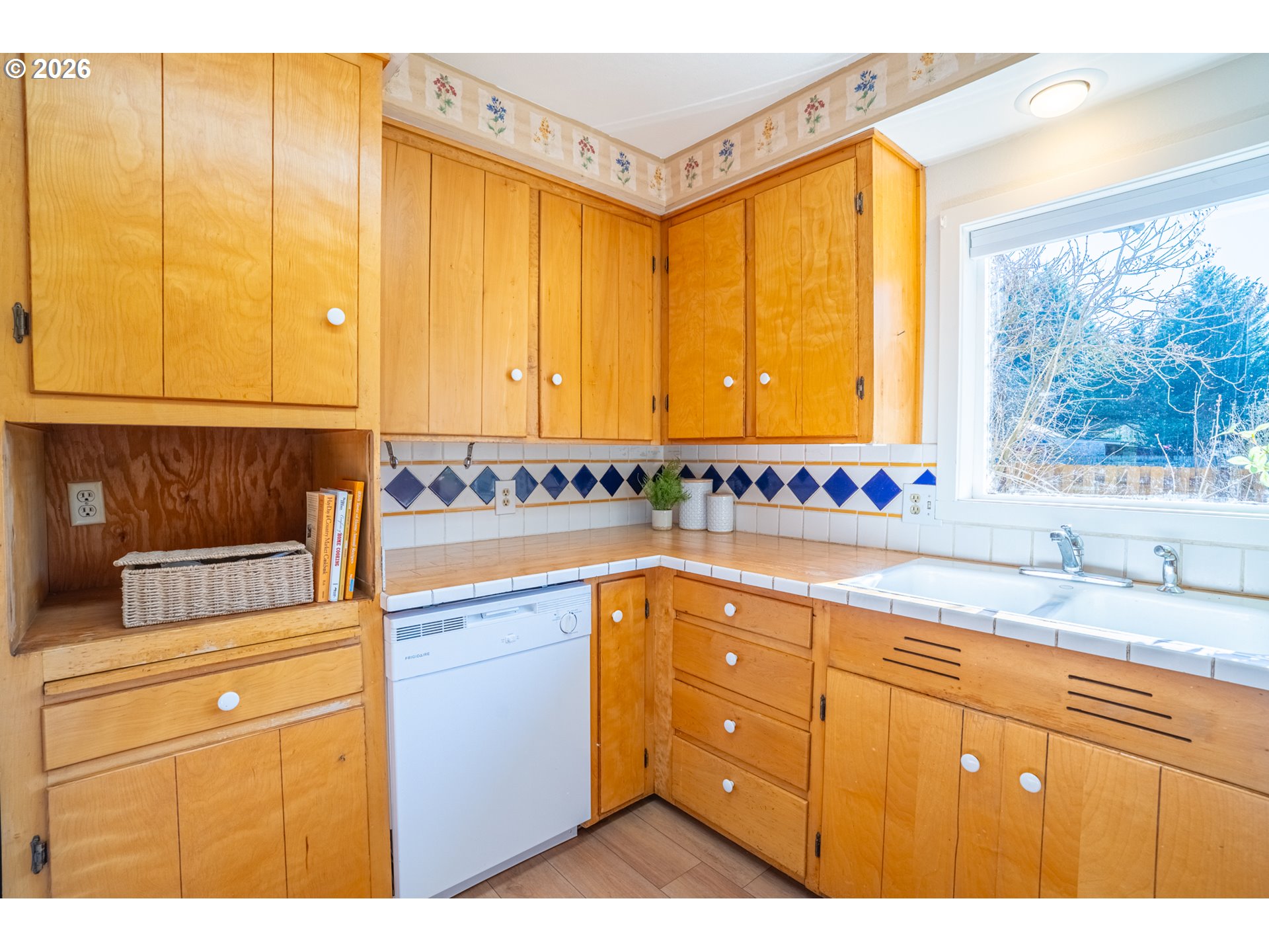 1708 River Road Eugene, OR 97404 - Photo 10 of 44 Kitchen