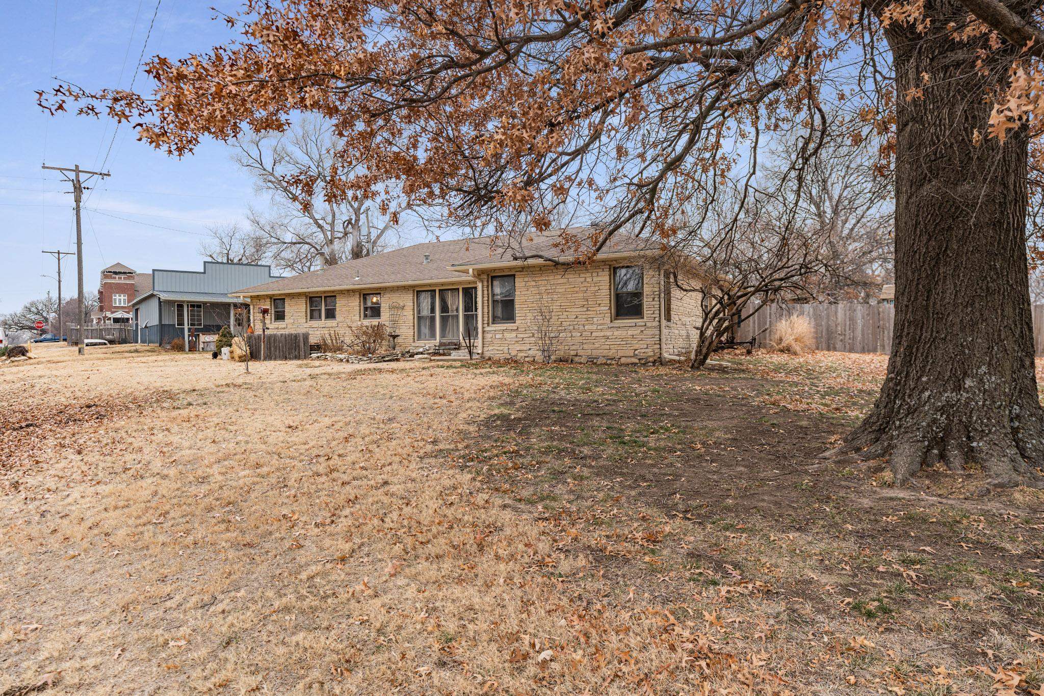 318 East Violet Street Potwin, KS 67123 - Photo 3 of 33