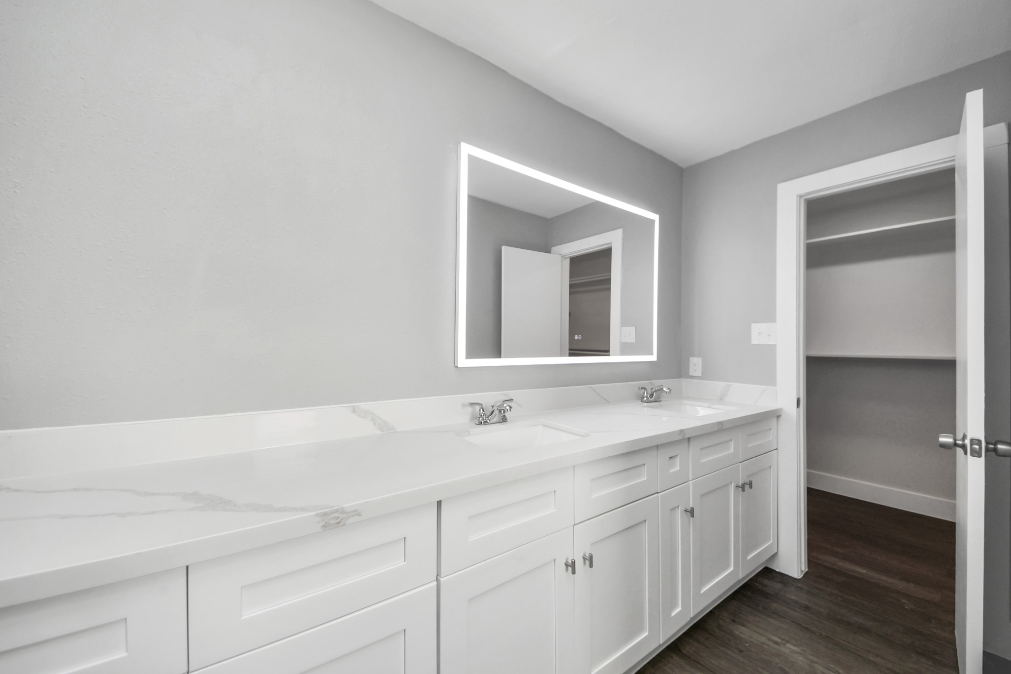 15423 Ridingwood Drive Houston, TX 77489 - Photo 30 of 43 a bathroom with a sink and a mirror