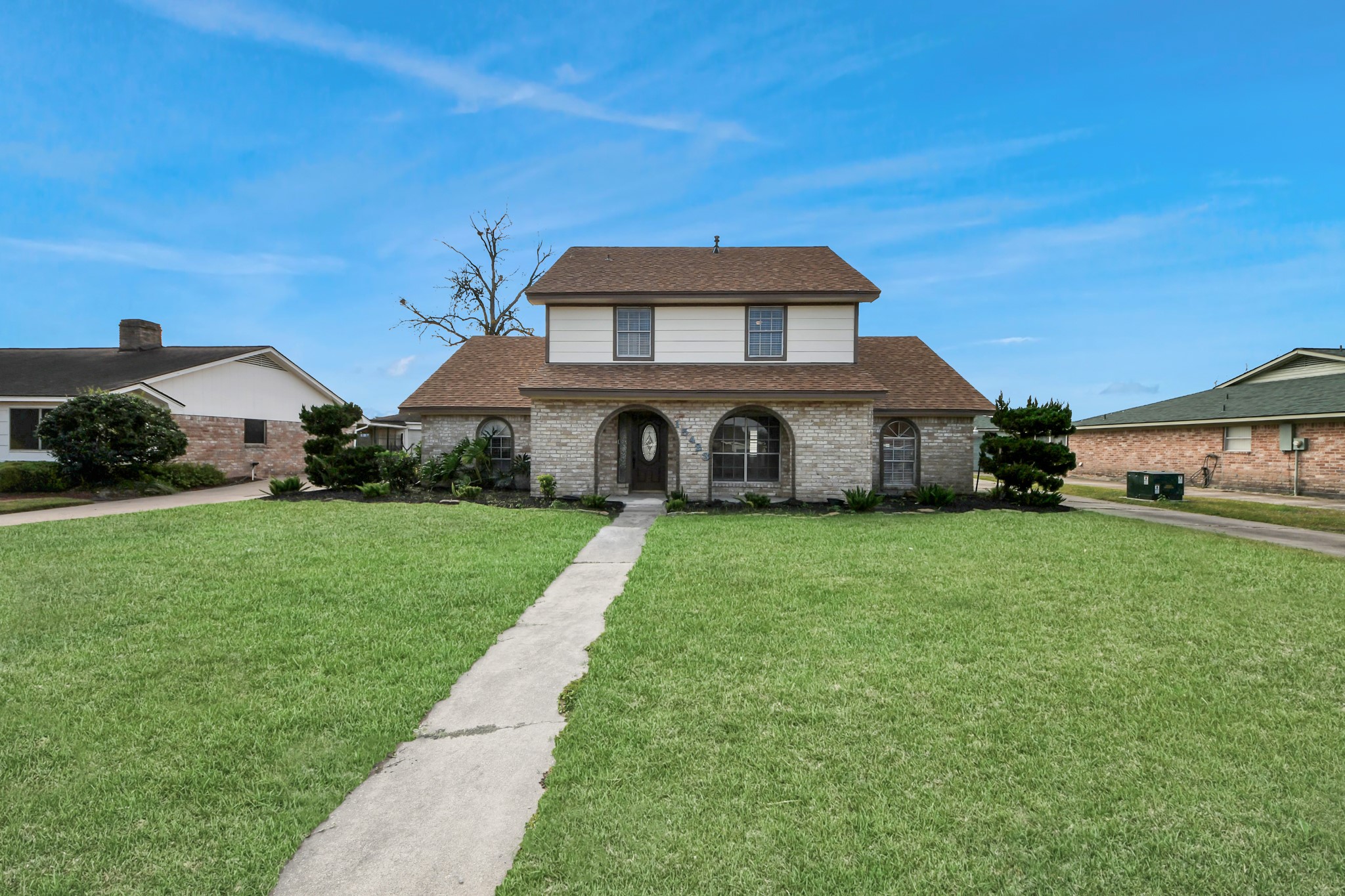 15423 Ridingwood Drive Houston, TX 77489 - Photo 38 of 43 a front view of a house with a yard