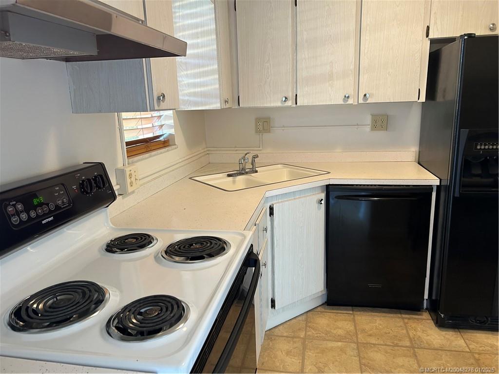1997 Southwest Palm City Road, Unit 48H Stuart, FL 34994 - Photo 16 of 49 Kitchen