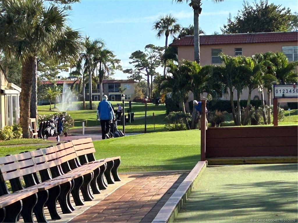 1997 Southwest Palm City Road, Unit 48H Stuart, FL 34994 - Photo 28 of 49 Putting green