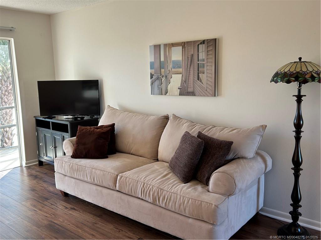 1997 Southwest Palm City Road, Unit 48H Stuart, FL 34994 - Photo 7 of 49 Living area