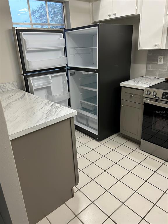 4422 Sunstate Drive New Port Richey, FL 34652 - Photo 7 of 19 a utility room with washer and dryer