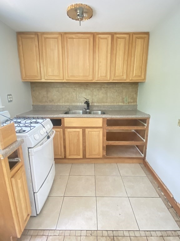 24 Rhodes Circle Hingham, MA 02043 - Photo 11 of 16 Gallery Image 11