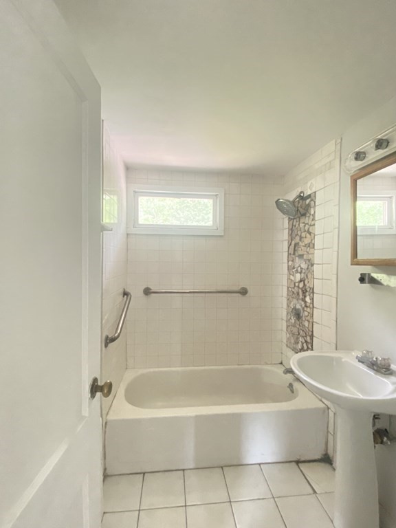 24 Rhodes Circle Hingham, MA 02043 - Photo 7 of 16 Gallery Image 7