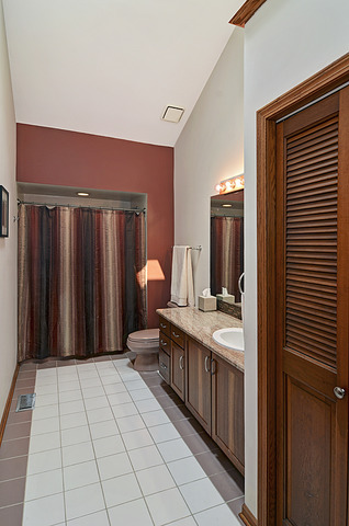 217 Highland Road Willowbrook, IL 60527 - Photo 15 of 25