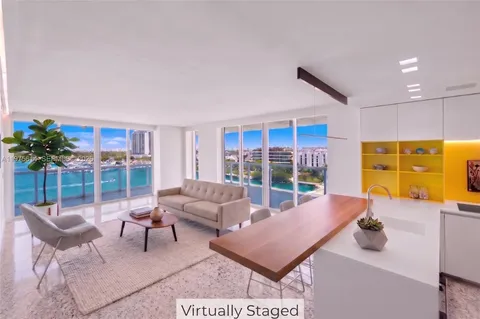 $1,995,000 | 10 Venetian Way, Unit 904, Miami Beach, FL 33139
