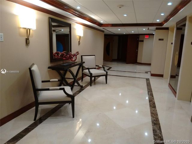 $425,000 | 19667 Turnberry Way, Unit 9H, Aventura, FL 33180