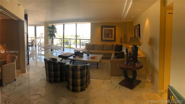 $425,000 | 19667 Turnberry Way, Unit 9H, Aventura, FL 33180