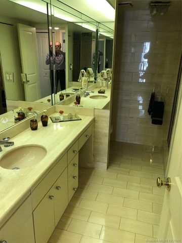 $425,000 | 19667 Turnberry Way, Unit 9H, Aventura, FL 33180