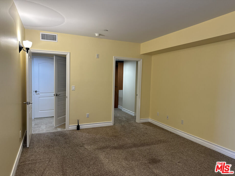122 North Clark Drive, Unit 105 West Hollywood, CA 90048 - Photo 19 of 28 an empty room with a bathroom