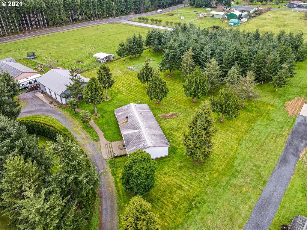 109 Highland Road Winlock, WA 98596 - Photo 1 of 28 a view of a swimming pool with a yard