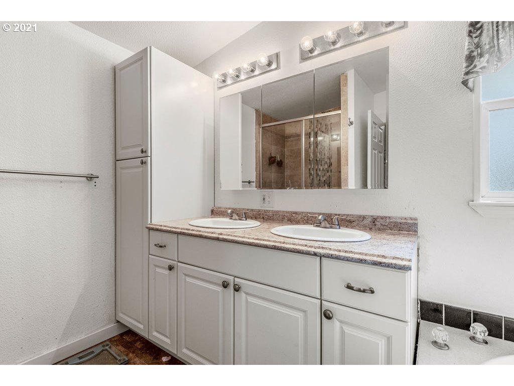 109 Highland Road Winlock, WA 98596 - Photo 24 of 28 a bathroom with a sink and a mirror