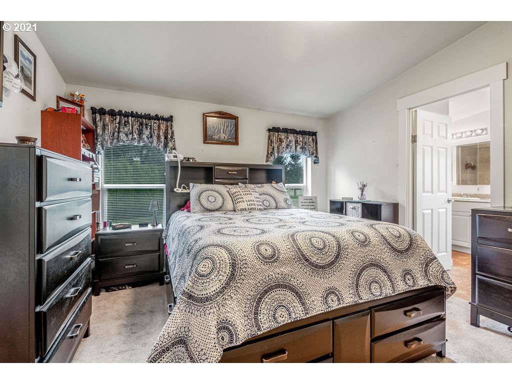 109 Highland Road Winlock, WA 98596 - Photo 27 of 28 a bedroom with a bed and a window