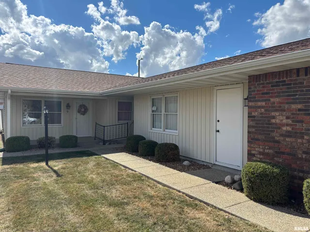 $125,000 | 100 East Heights Avenue, Unit 9, Taylorville, IL 62568