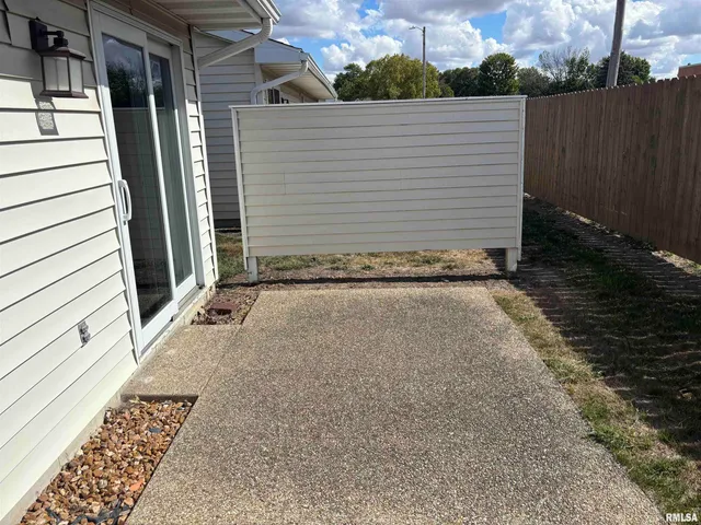 $125,000 | 100 East Heights Avenue, Unit 9, Taylorville, IL 62568