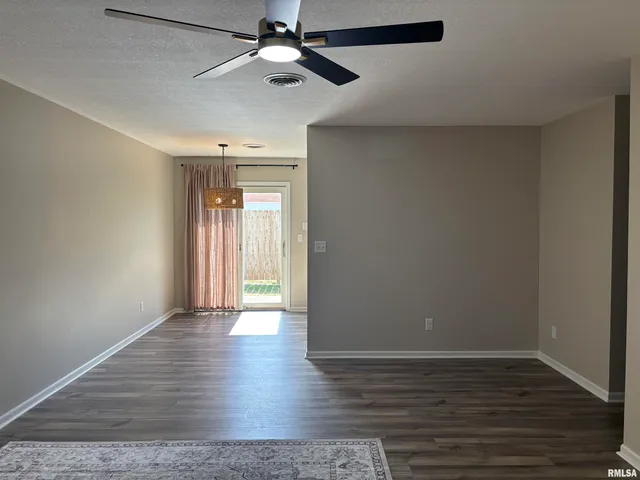 $125,000 | 100 East Heights Avenue, Unit 9, Taylorville, IL 62568