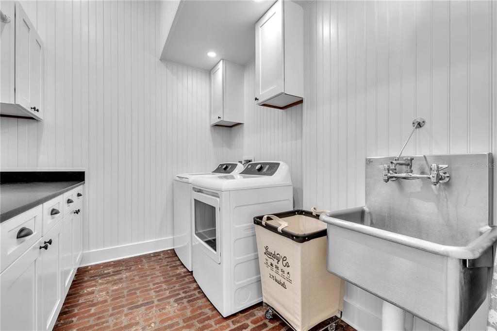 8241 Main Street Bokeelia, FL 33922 - Photo 52 of 100 a utility room with washer and dryer