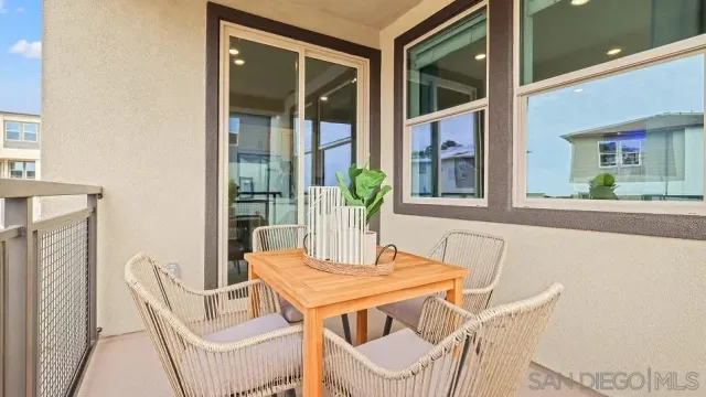 $731,900 | 379 Honeysuckle Way, Oceanside, CA 92057