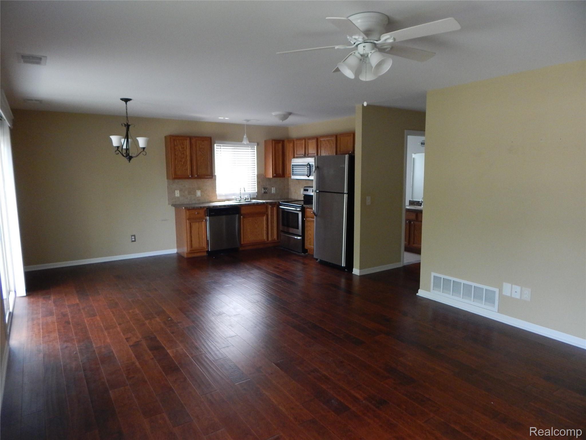 18530 East 14 Mile Road Fraser, MI 48026 - Photo 18 of 23 DSCN2446 - Copy.JPG