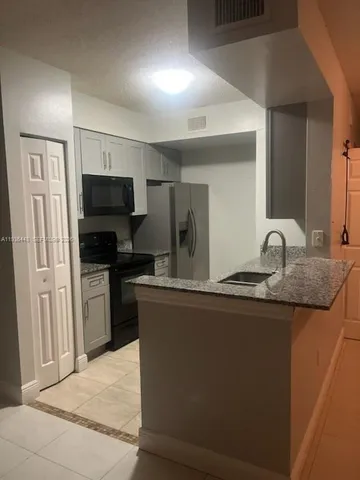 $2,900 | 2452 Centergate Drive, Unit 203, Miramar, FL 33025