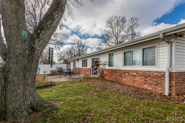 $339,000 | 109 Little Hill Court, Ballwin, MO 63011