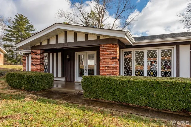 $339,000 | 109 Little Hill Court, Ballwin, MO 63011