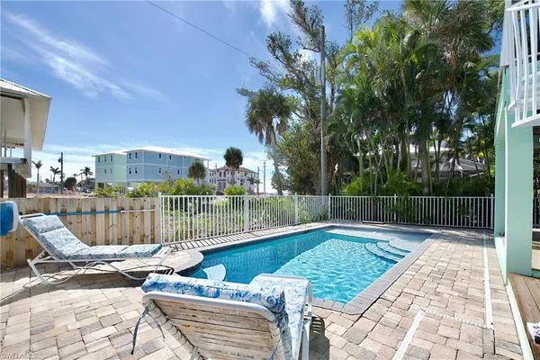 $1,399,000 | 104 Washington Avenue, Fort Myers Beach, FL 33931