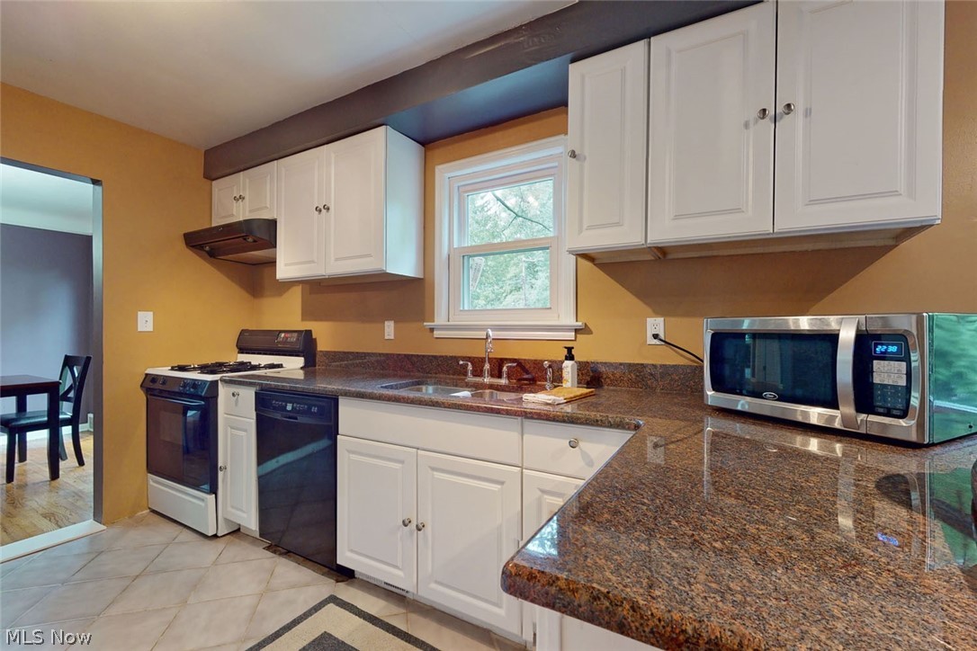 1340 Haverston Road Cleveland, OH 44124 - Photo 9 of 24