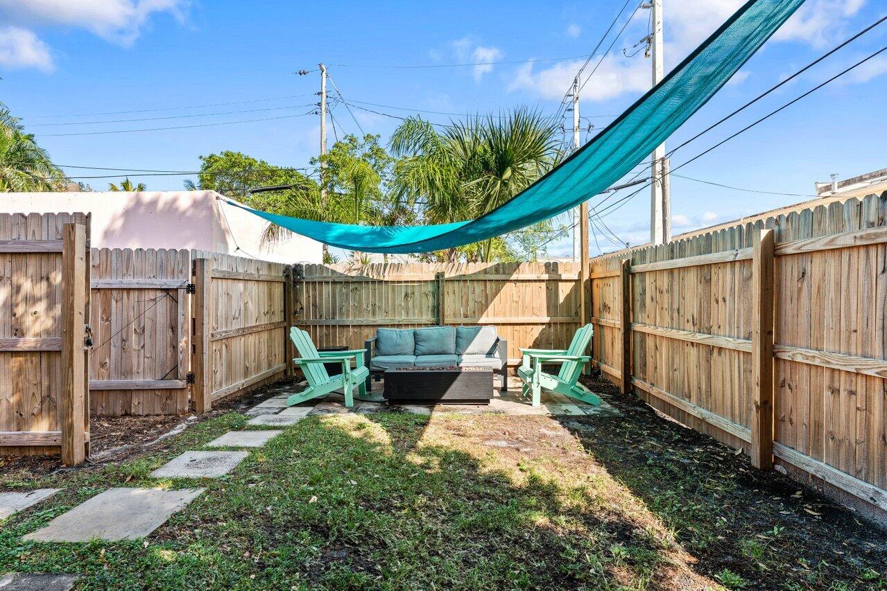 411 Valley Forge Road West Palm Beach, FL 33405 - Photo 15 of 23 024-411ValleyForgeRoad-WestPalmBeach-FL-