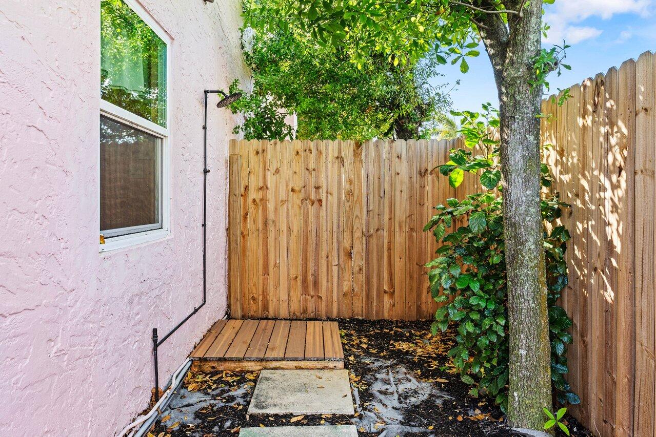 411 Valley Forge Road West Palm Beach, FL 33405 - Photo 18 of 23 020-411ValleyForgeRoad-WestPalmBeach-FL-