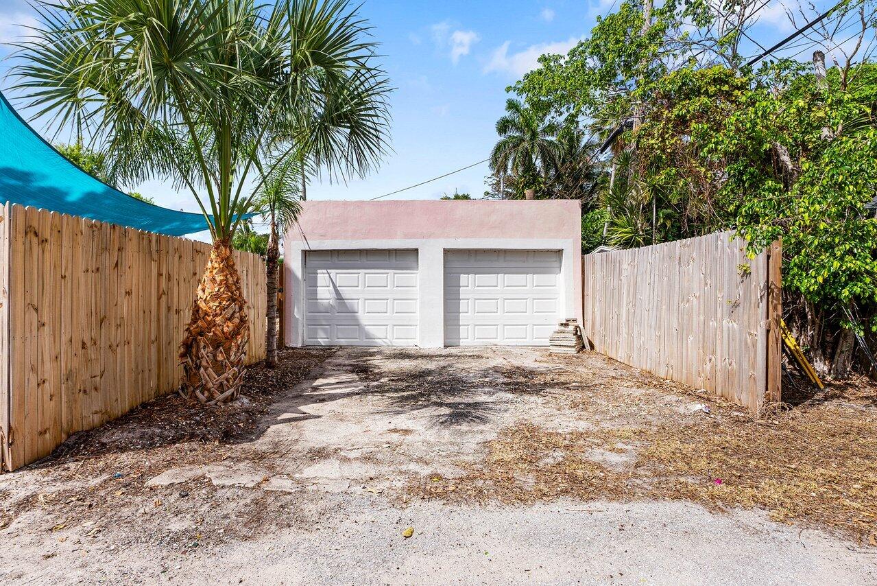 411 Valley Forge Road West Palm Beach, FL 33405 - Photo 20 of 23 011-411ValleyForgeRoad-WestPalmBeach-FL-