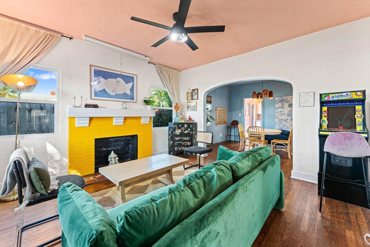 411 Valley Forge Road West Palm Beach, FL 33405 - Photo 4 of 23 008-411ValleyForgeRoad-WestPalmBeach-FL-