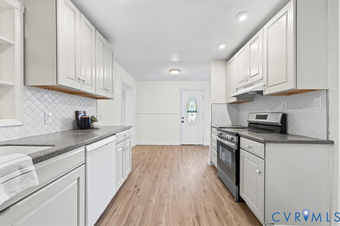 1509 Enon Church Road Chester, VA 23836 - Photo 12 of 32 a kitchen with stainless steel appliances granite countertop a sink stove and cabinets
