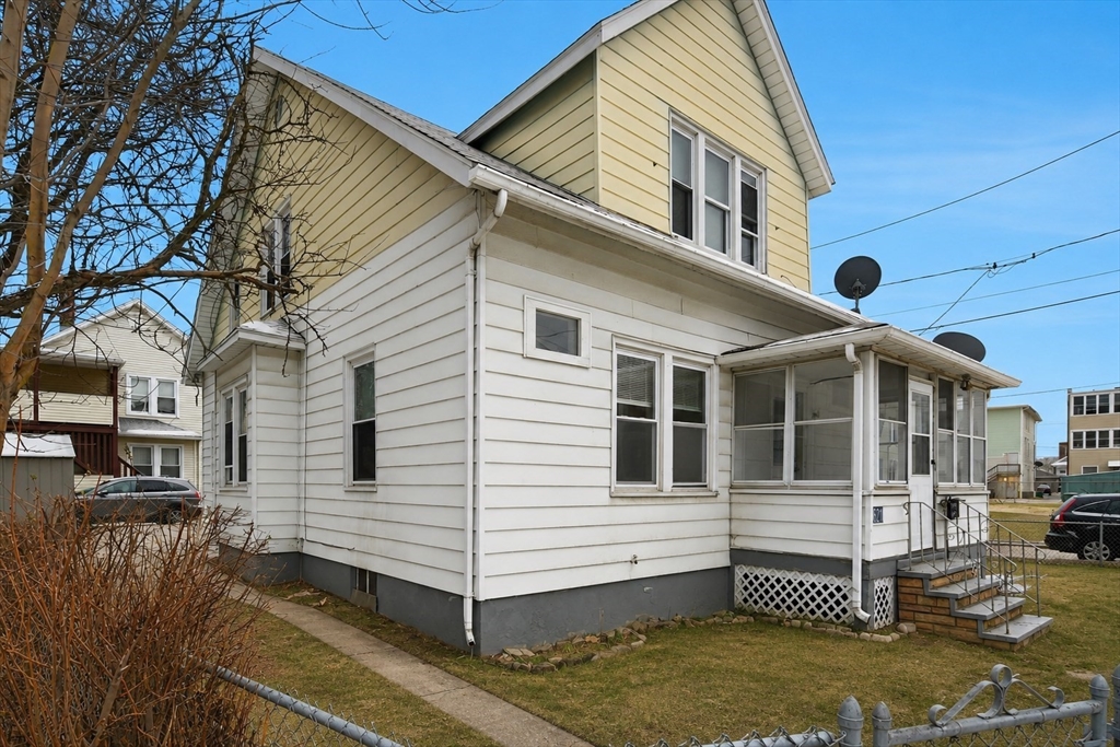 621 Chicopee Street Chicopee, MA 01013 - Photo 3 of 27