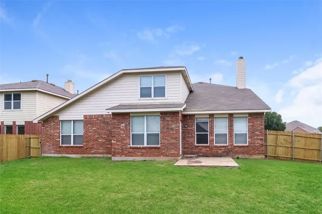 $2,690 | 305 Arbor Glen Drive, Fort Worth, TX 76140