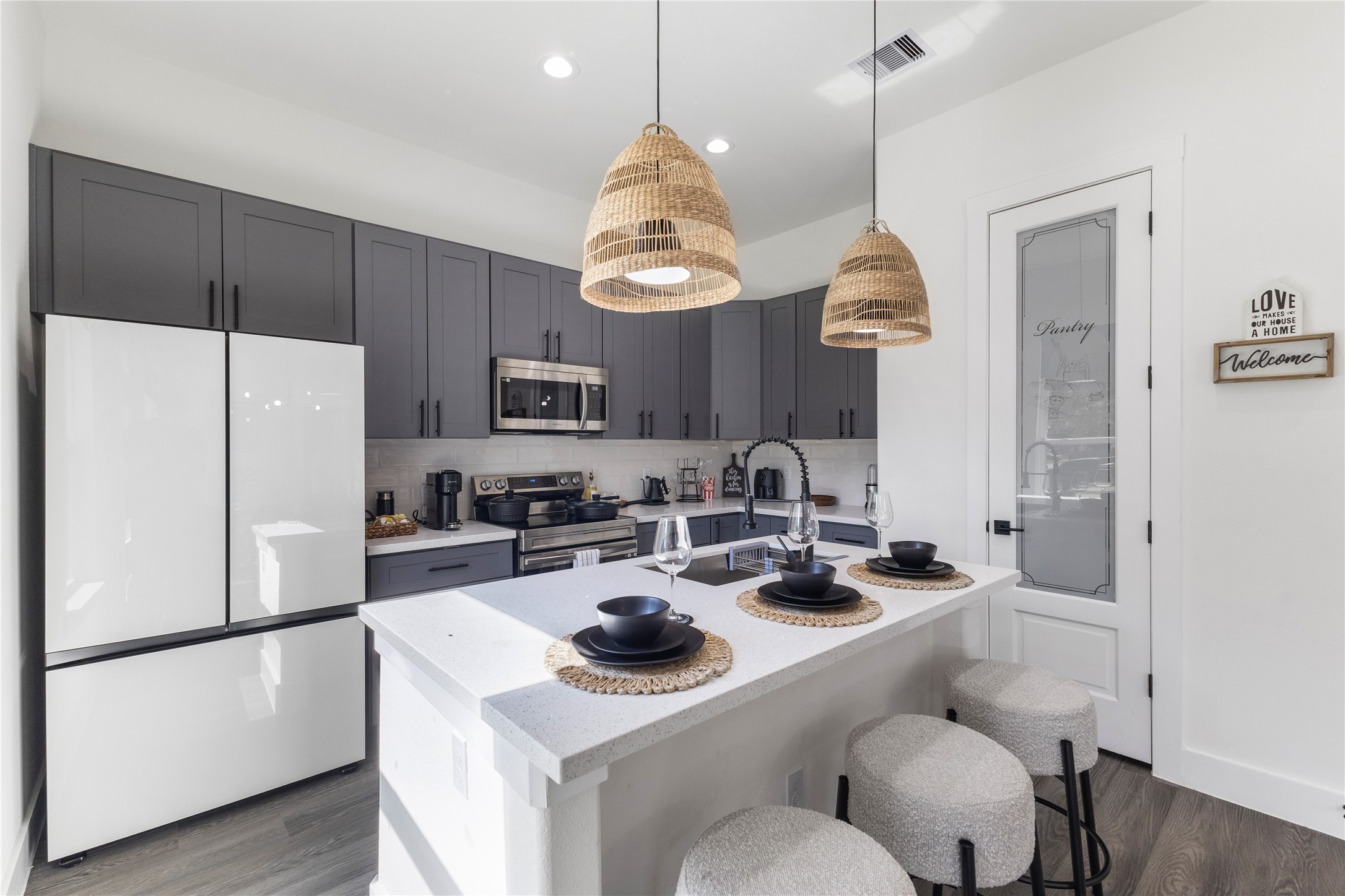 4802 Angleton Street, Unit A Houston, TX 77033 - Photo 9 of 49