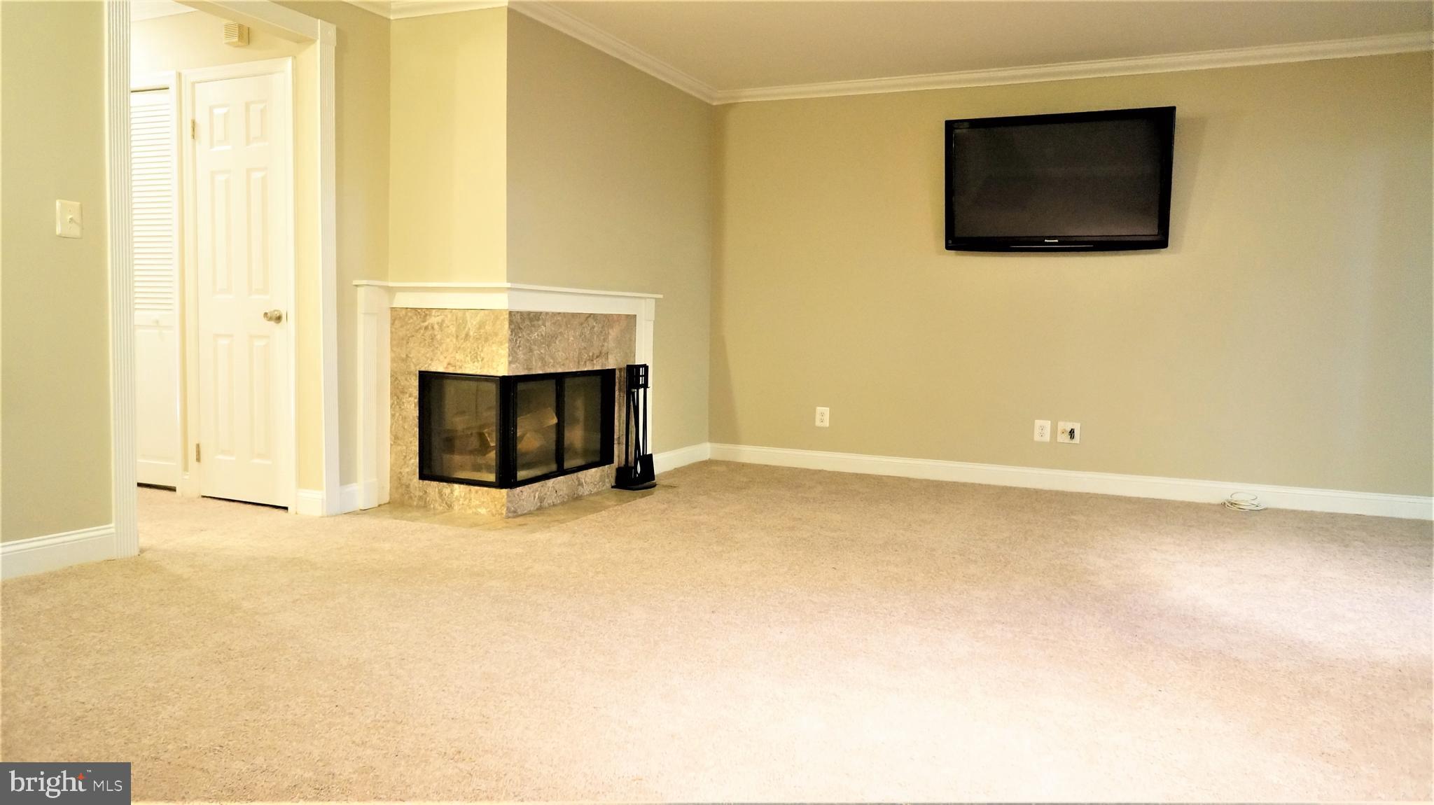 11174 Beaver Trail Court Reston, VA 20191 - Photo 5 of 43 Gallery Image 5