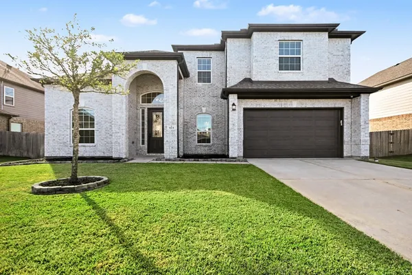 $499,900 | 9215 Joe Louis Drive, Mont Belvieu, TX 77523