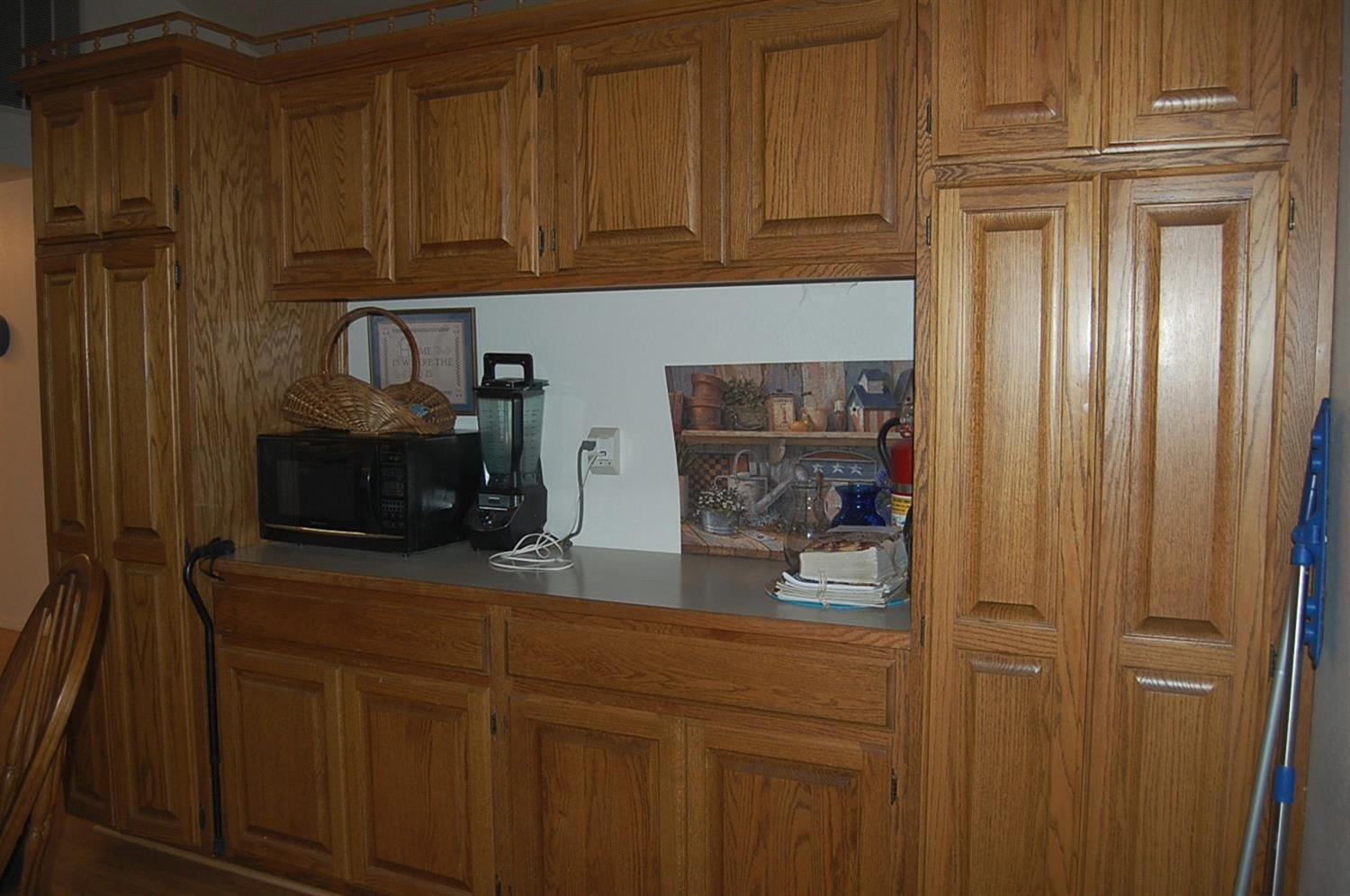 340 Fir Canyon Road Grants Pass, OR 97527 - Photo 8 of 26 built in storage in dining room