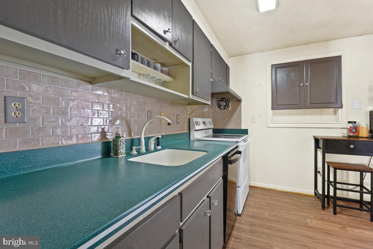 19120 Staleybridge Road Germantown, MD 20876 - Photo 12 of 37 Kitchen