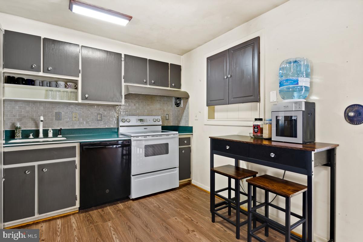 19120 Staleybridge Road Germantown, MD 20876 - Photo 14 of 37 Kitchen