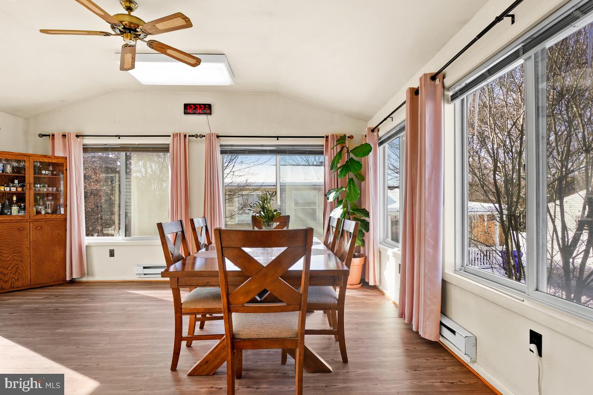 19120 Staleybridge Road Germantown, MD 20876 - Photo 17 of 37 Family Room/Sun Room