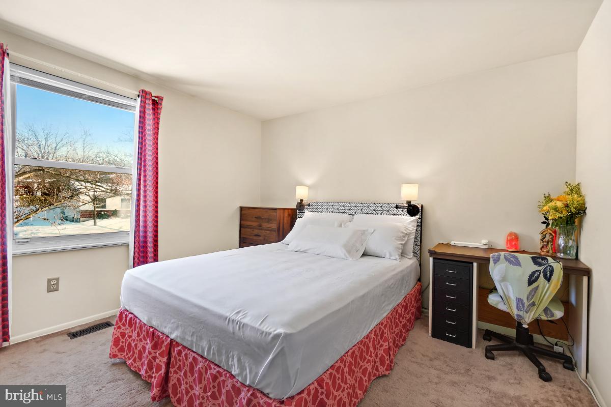 19120 Staleybridge Road Germantown, MD 20876 - Photo 24 of 37 Primary Bedroom