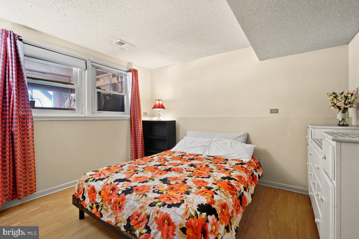 19120 Staleybridge Road Germantown, MD 20876 - Photo 31 of 37 Bedroom 4