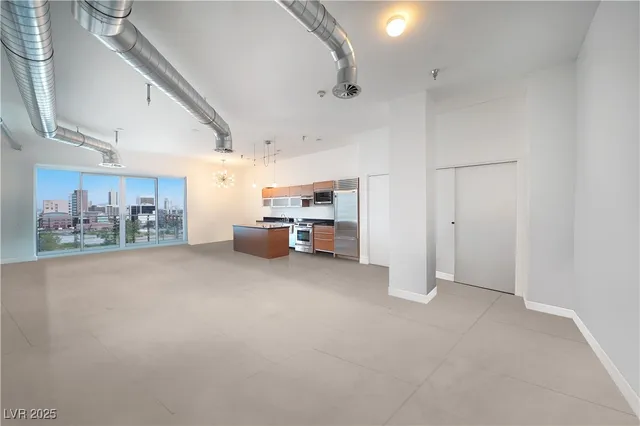 $2,200 | 200 Hoover Avenue, Unit 810, Las Vegas, NV 89101